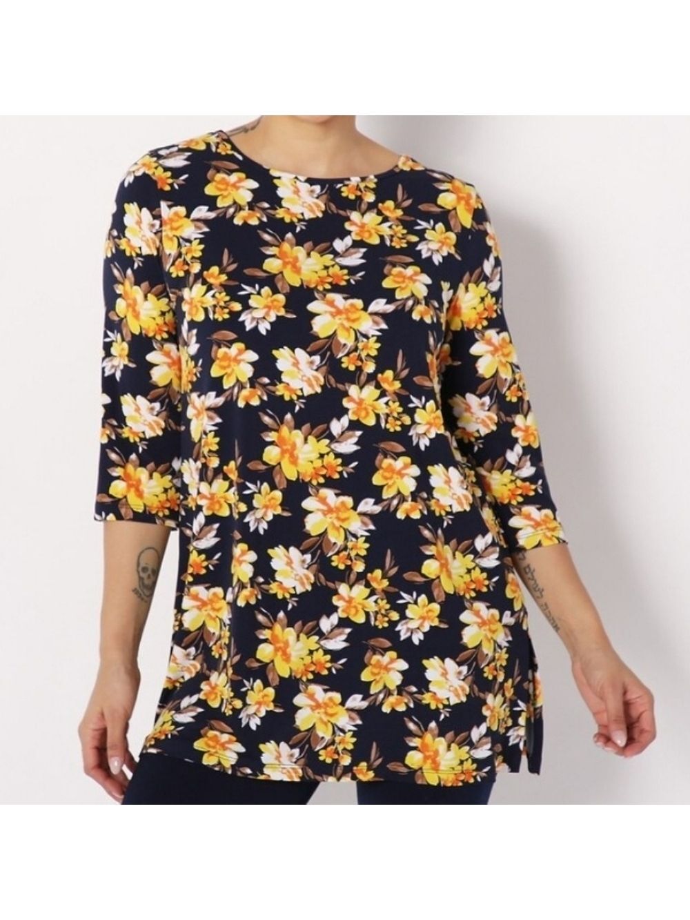 Kim & Co Brazil knit 3/4 sleeves floral tunic with side slits. Size XL